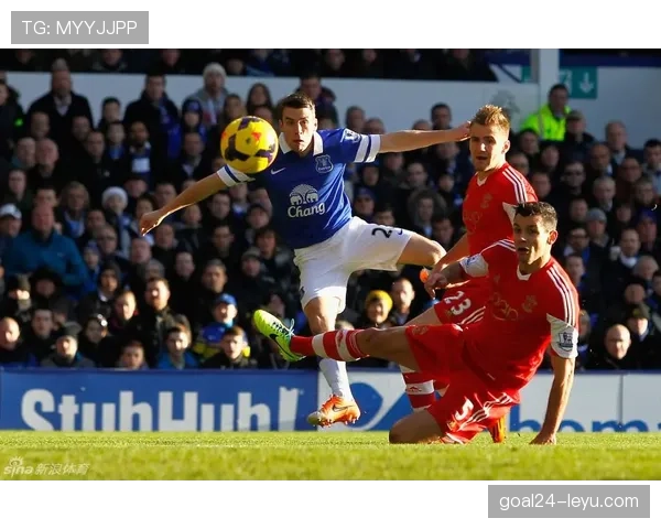 精彩瞬间：球员破门特写诠释赛场激情与技艺的巅峰融合