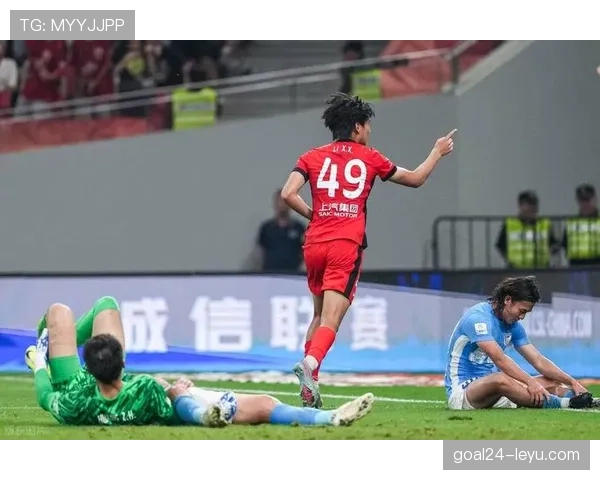 德甲转会市场持续升温:新签约频现,补强传闻引关注 德甲转会市场持续升温:新签约频现,补强传闻引关注