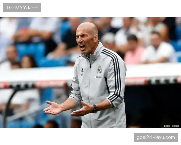 齐达内传奇之路:从绿茵巨星到冠军教头的辉煌征程 齐达内传奇之路:从绿茵巨星到冠军教头的辉煌征程