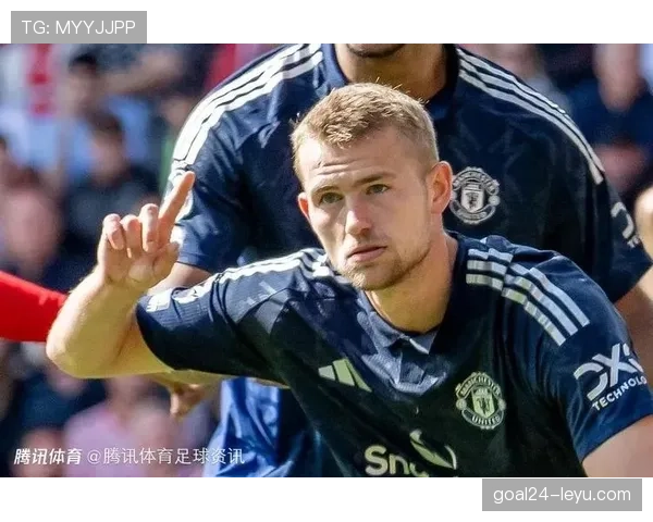 德里赫特技术全面性助力足球战术革新,显著提升球队攻防效率 德里赫特技术全面性助力足球战术革新,显著提升球队攻防效率