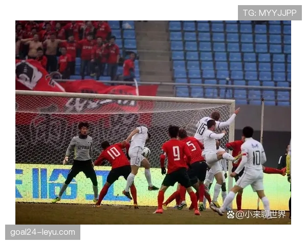 法兰克福球迷热情高涨，力挺球队闪耀德甲赛场