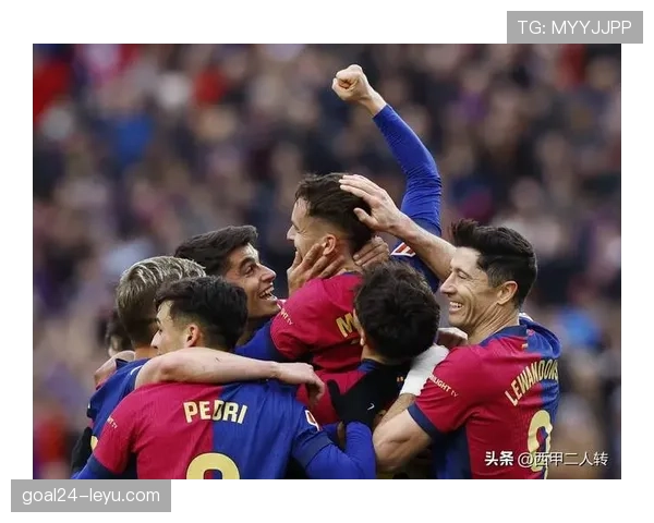 莱万多夫斯基与费兰托雷斯状态回暖，足球场上竞争力增强引发期待