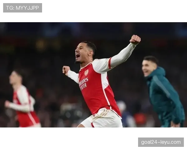 阿森纳防线稳定性出现问题,逐步反映在球队近期表现与竞争格局中 阿森纳防线稳定性出现问题,逐步反映在球队近期表现与竞争格局中