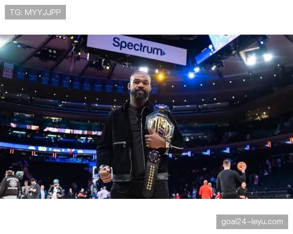 乔恩·琼斯训练室里连水瓶都奢侈成了艺术品？