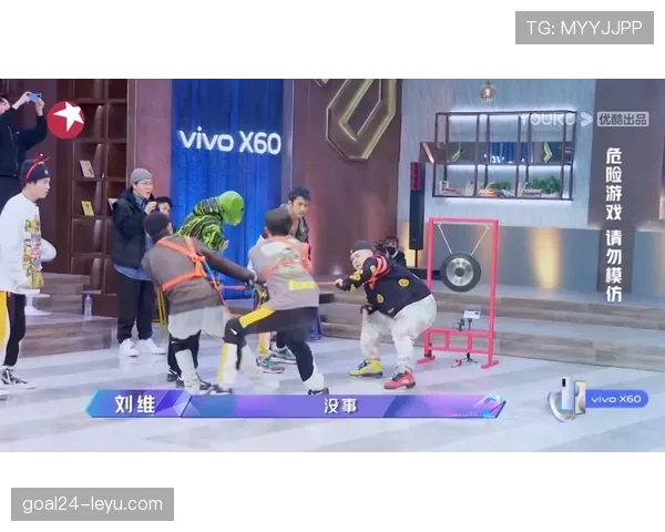 丁霞训练完直接蹲路边啃烧饼，这自律程度真绷不住了